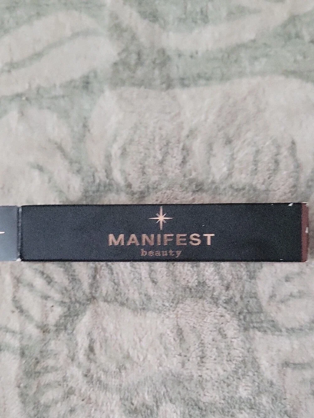 Manifest big pout